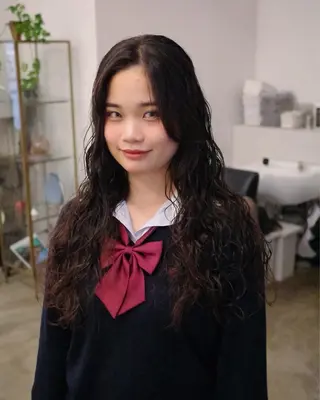 ロング パーマ ミタニ ナギサのヘアスタイル