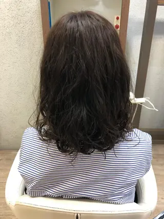 ミディアム カラー パーマ 阿部 美咲のヘアスタイル
