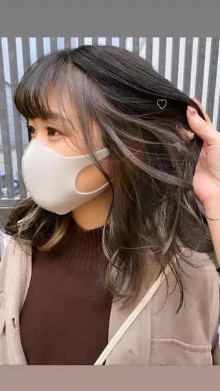 ミディアム ウルフカット/吉村 桃子のヘアスタイル