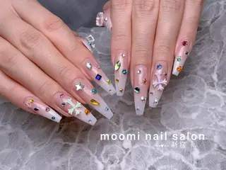セミロング Moomi nail salonのネイルデザイン