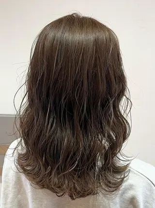 ミディアム カラー 蓮見  友里のヘアスタイル