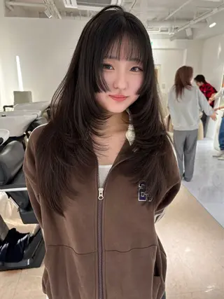 ロング レイヤーカット🤍 seriraのヘアスタイル