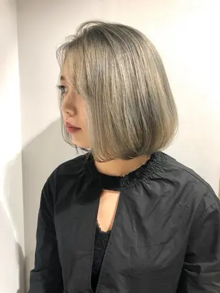 ショート 白髪ぼかしハイライト バレイヤージュヤマトのヘアスタイル
