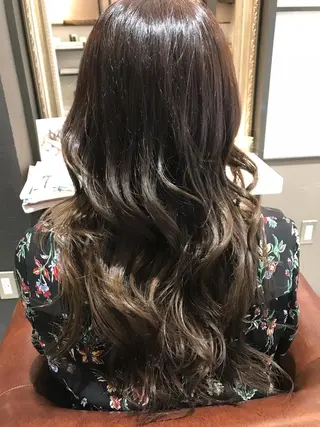 ロング カラー Avery SHINのヘアスタイル