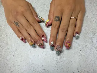 ネイル 𝘮𝘰𝘰𝘪. 𝘙𝘪𝘴𝘢𓋜のネイルデザイン