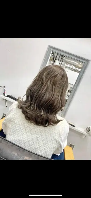 セミロング カラー 大場 友稀のヘアスタイル