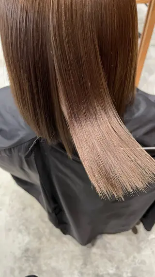 瑠己杏 :ボブ/ ハイトーンワンカラーのヘアスタイル