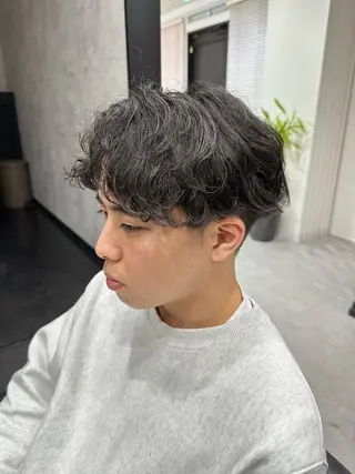 ショート パーマ メンズ ユウ🪄 パーマ指名No1のヘアスタイル