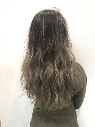 ロング ブリーチカラー☆ 再生トリートメントのヘアスタイル
