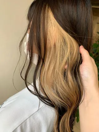 ロング カラー bh.maara デザイン／ハイトーンのヘアスタイル