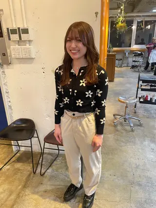 セミロング カラー MIOベージュカラー 柔らかいカラーのヘアスタイル
