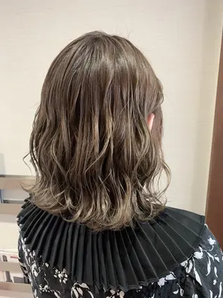 ミディアム カラー 蓮見  友里のヘアスタイル