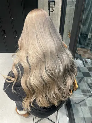 ロング 🫧ハイライトカラー 🫧 𝓜𝓘𝓤のヘアスタイル