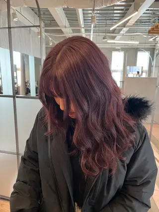 カラー hinaru ．のヘアスタイル