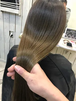 セミロング 韓国レイヤー外国人風 透明感カラー髪質改善のヘアスタイル