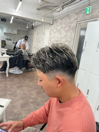 メンズ フェードパーマ 新倉幸之助のヘアスタイル