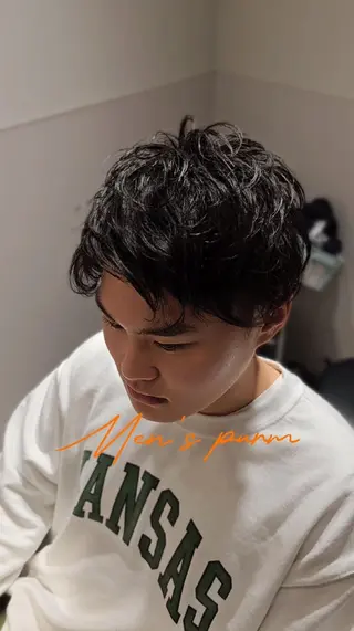 ショート メンズ 縮毛矯正をしている人 のためのカラーのヘアスタイル