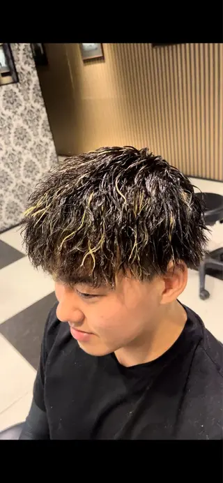 ショート カラー パーマ メンズ ブリーチパーマ🌍 正木天のヘアスタイル