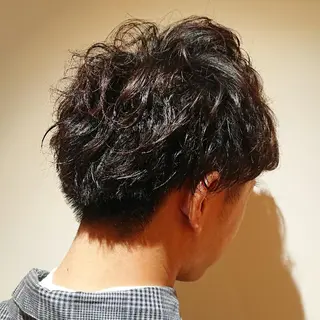 メンズ パーマ ブリーチ/ヘアケア/ 艶髪/イギチハルのヘアスタイル