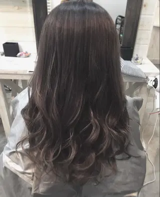 ロング カラー 太田 有香のヘアスタイル