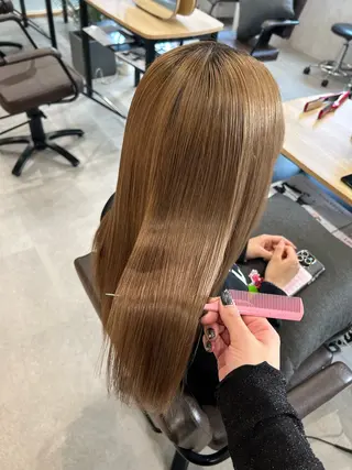 カラー Sakura / Fier umedaのヘアスタイル