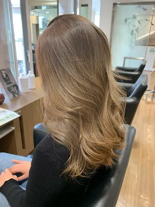 セミロング カラー 薄田 珠美のヘアスタイル