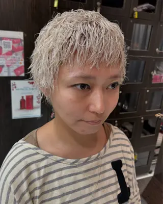 ショート カラー ホワイト系はお任せ /ブリーチ/店長岩崎のヘアスタイル