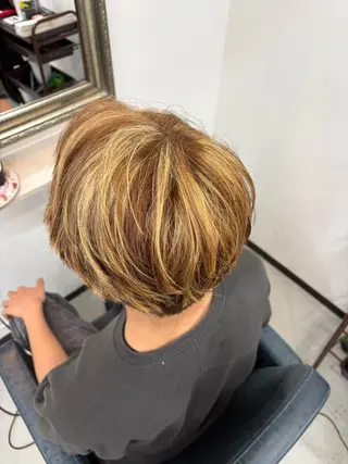 カラー ayame ヨウのヘアスタイル