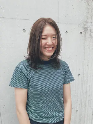 ミディアム 金田 夏野のヘアスタイル