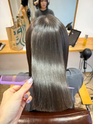 ミディアム カラー ミルクティー× グレージュMOMOのヘアスタイル