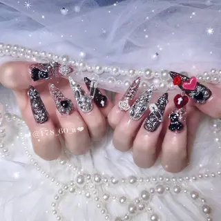 ネイル HAPPINAS🎀  れん🖤痛ネイルのネイルデザイン