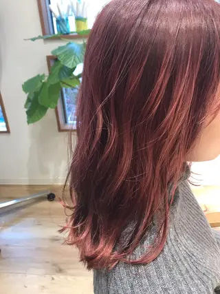 ミディアム 稲荷 友美のヘアスタイル