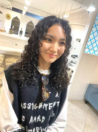 ロング パーマ 饒平名 知也のヘアスタイル