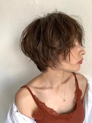 ショート 顔周りの垢抜けヘア 立山愛梨のヘアスタイル