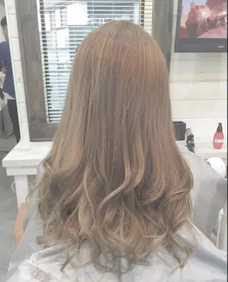 ロング カラー 太田 有香のヘアスタイル