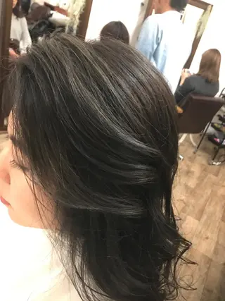ロング カラー ヘアアレンジ 白髪ぼかしハイライト バレイヤージュヤマトのヘアスタイル