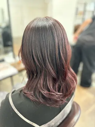ミディアム カラー ヘアアレンジ LOCO Aikaの眉毛・アイブロウイメージ