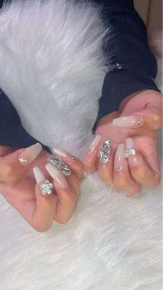 ネイル OPHELIA 𓃛のネイルデザイン