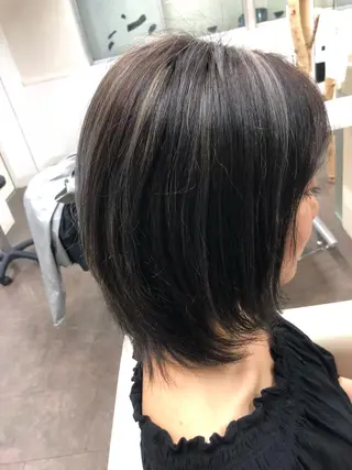 ミディアム カラー 芝田 望優のヘアスタイル