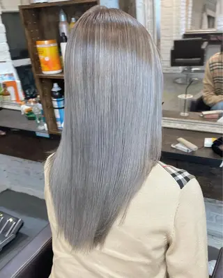 セミロング RINA ブリーチ / 海外レイヤーのヘアスタイル