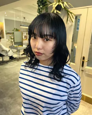 ミディアム カラー 薄暮 マツイ レンのヘアスタイル