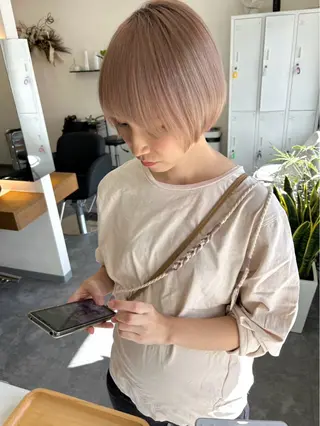 ショート ミルクティーベージュ 近鉄奈良駅　向田のヘアスタイル