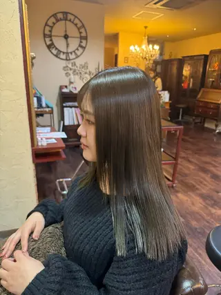 ミディアム カラー 笠井 彩花のヘアスタイル