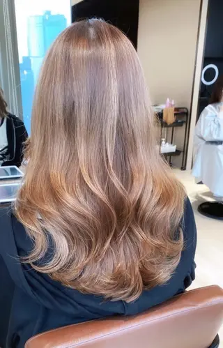 ロング AFLOAT TOKYOのヘアスタイル