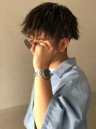 カラー メンズ 顔まわりレイヤー デザインカットのヘアスタイル