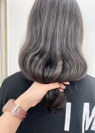 セミロング カラー tomomi /レイヤーカットのヘアスタイル