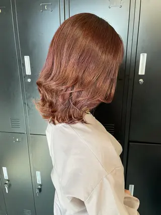 ミディアム 韓国風レイヤー ハイトーンRYOTAのヘアスタイル
