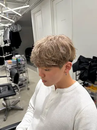 カラー メンズ 深谷 侑亮のヘアスタイル