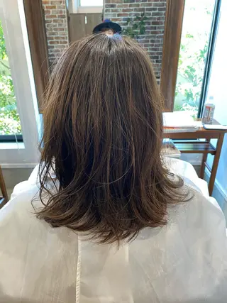 ミディアム パーマ 沖田 舞衣のヘアスタイル