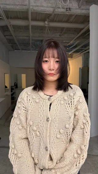 ミディアム mao/栄/tenn /暖色/ハイトーンのヘアスタイル